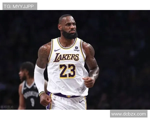 詹姆斯领衔湖人对决篮网总决赛精彩瞬间回顾与分析