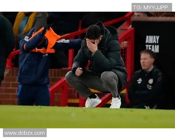 瓦伦西亚与曼联激战正酣比分揭晓引发球迷热议