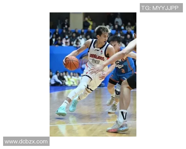 郭艾伦领衔中国男篮新征程展现拼搏精神与团队协作的精彩瞬间