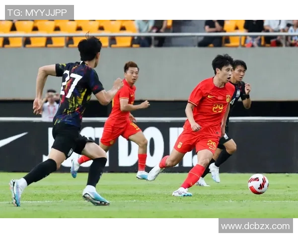 中国国家队与香港足球队激战正酣期待精彩对决揭开新篇章